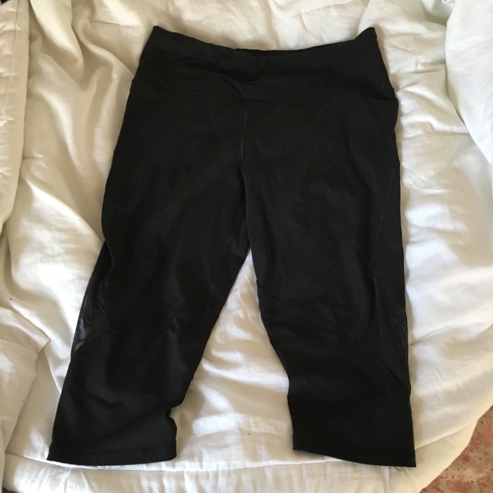Victoria’s Secret Sport cropped black leggings